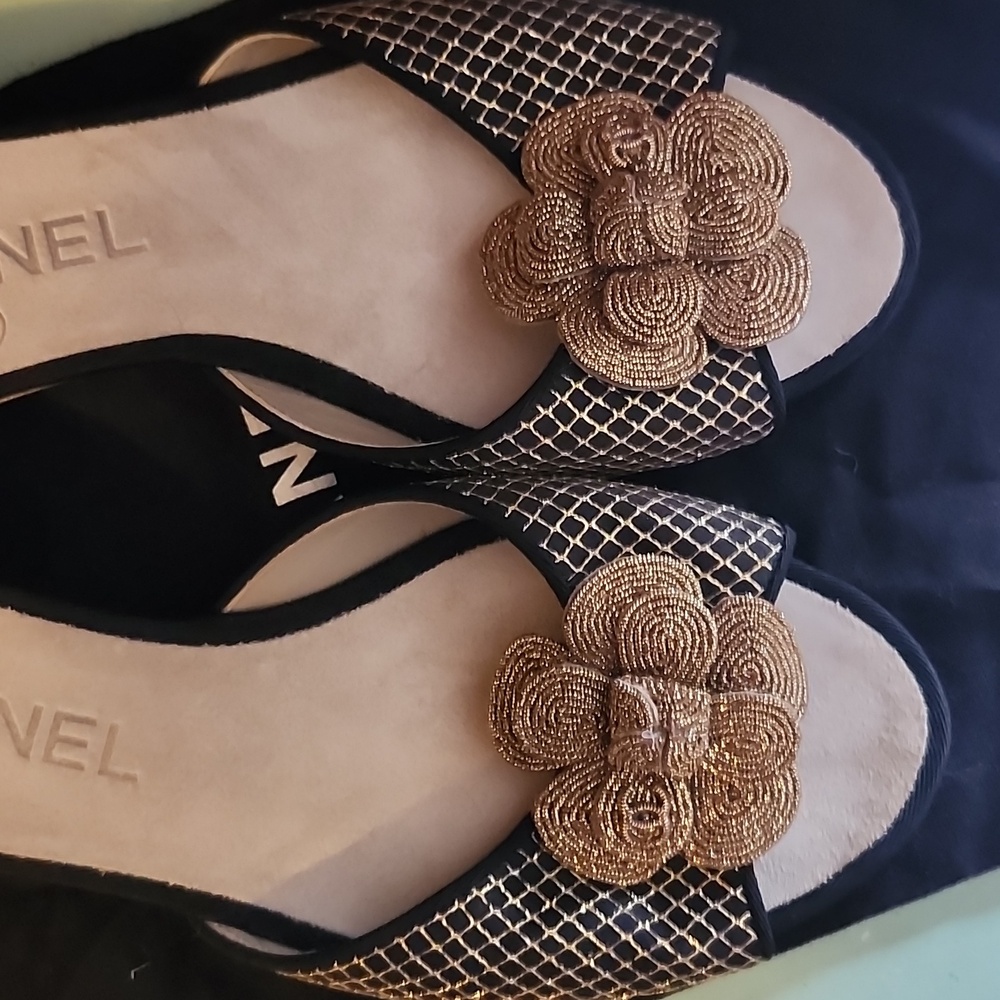 CHANEL Camelia Slide Sandals Black & Gold Size 36 - Picture 4 of 16